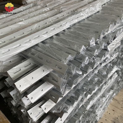 Conjunto de suportes de montagem com inclinação ajustável para sistemas de montagem de painéis solares no teto