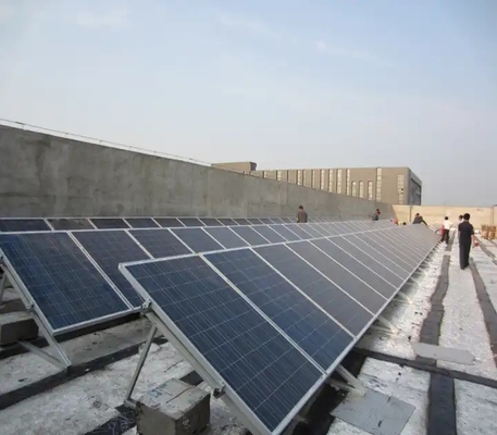 Instalação de painéis solares fotovoltaicos de prata natural