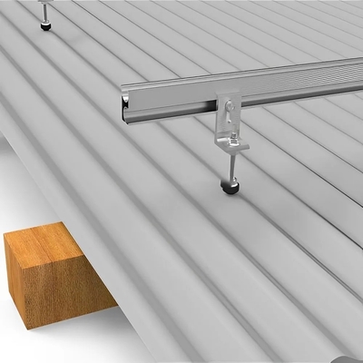 Aplicação de um dispositivo de fixação de conectores para painéis solares