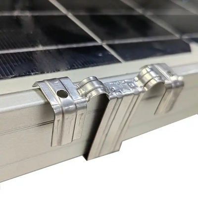 Sistema de montagem de parede de painéis solares de instalação rápida para drenagem eficaz da água